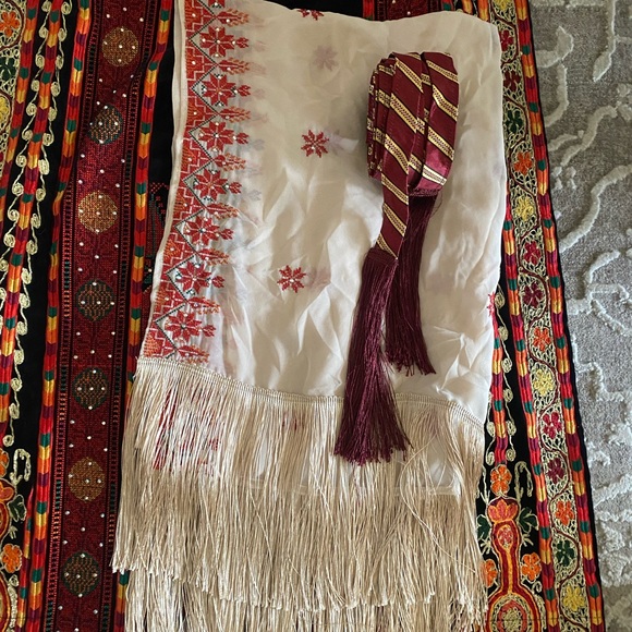 Traditional Velvet Palestinian Thobe - Picture 3 of 7